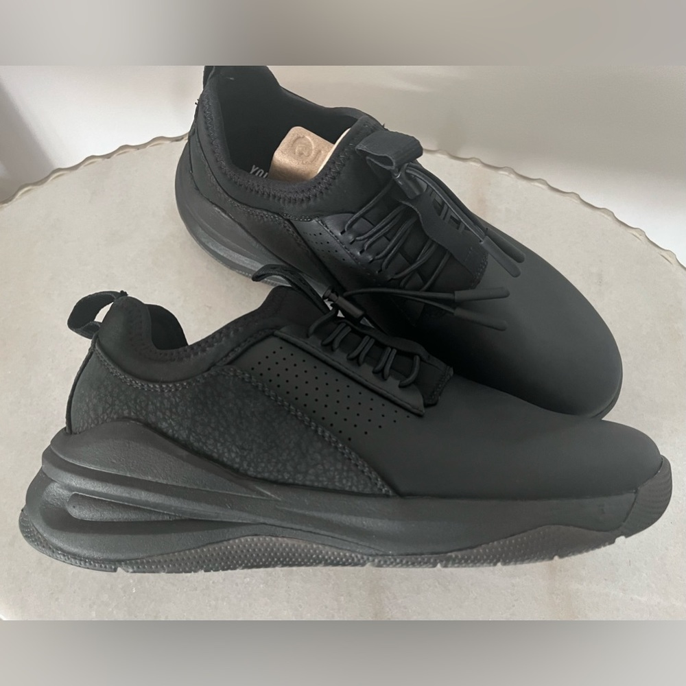 Clove NWOT Classic Sneakers
